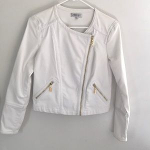 jennifer lopez white jacket with gold hardware